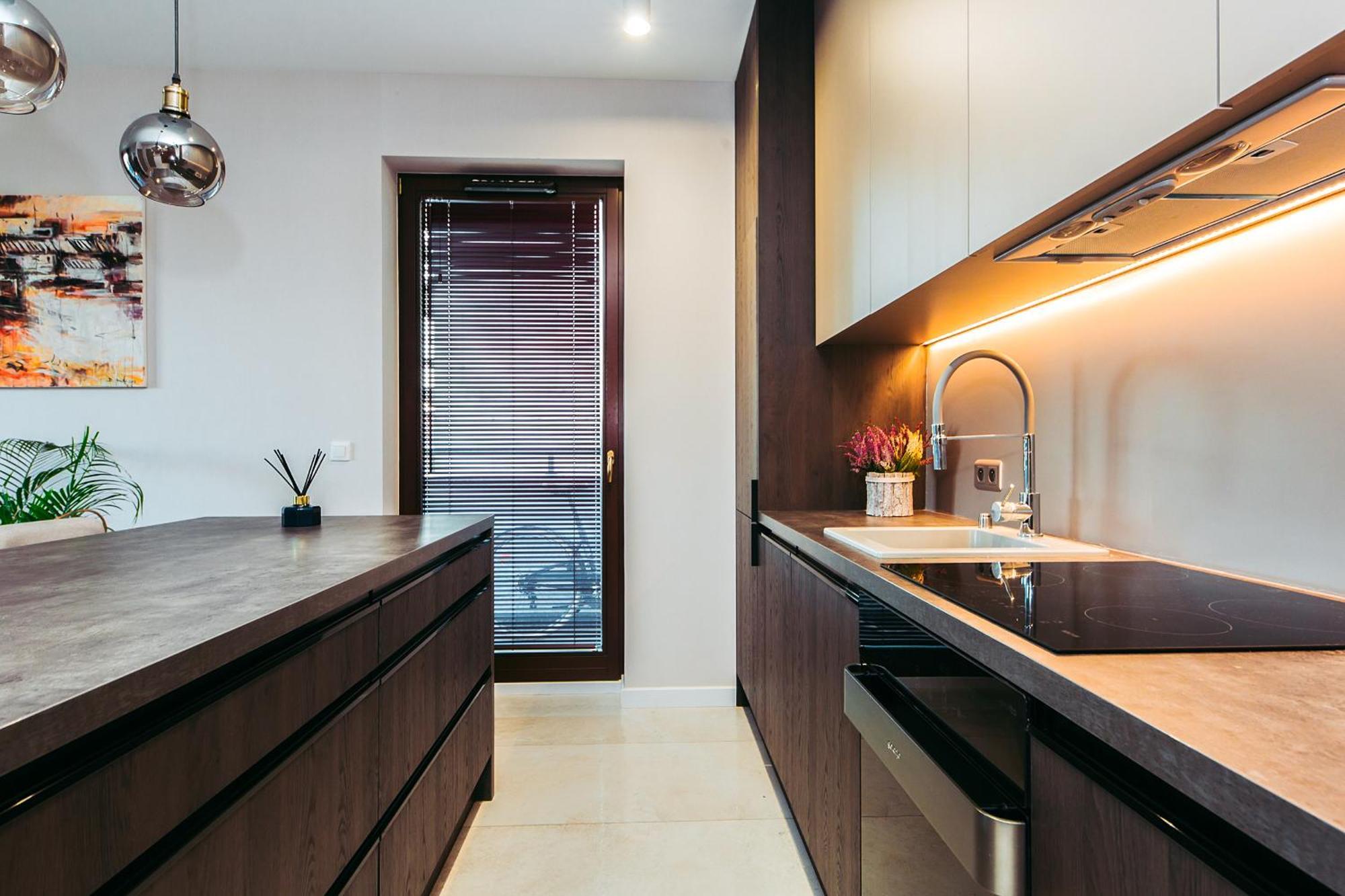 Apartment High Standard Close To The Center/free Parking.
