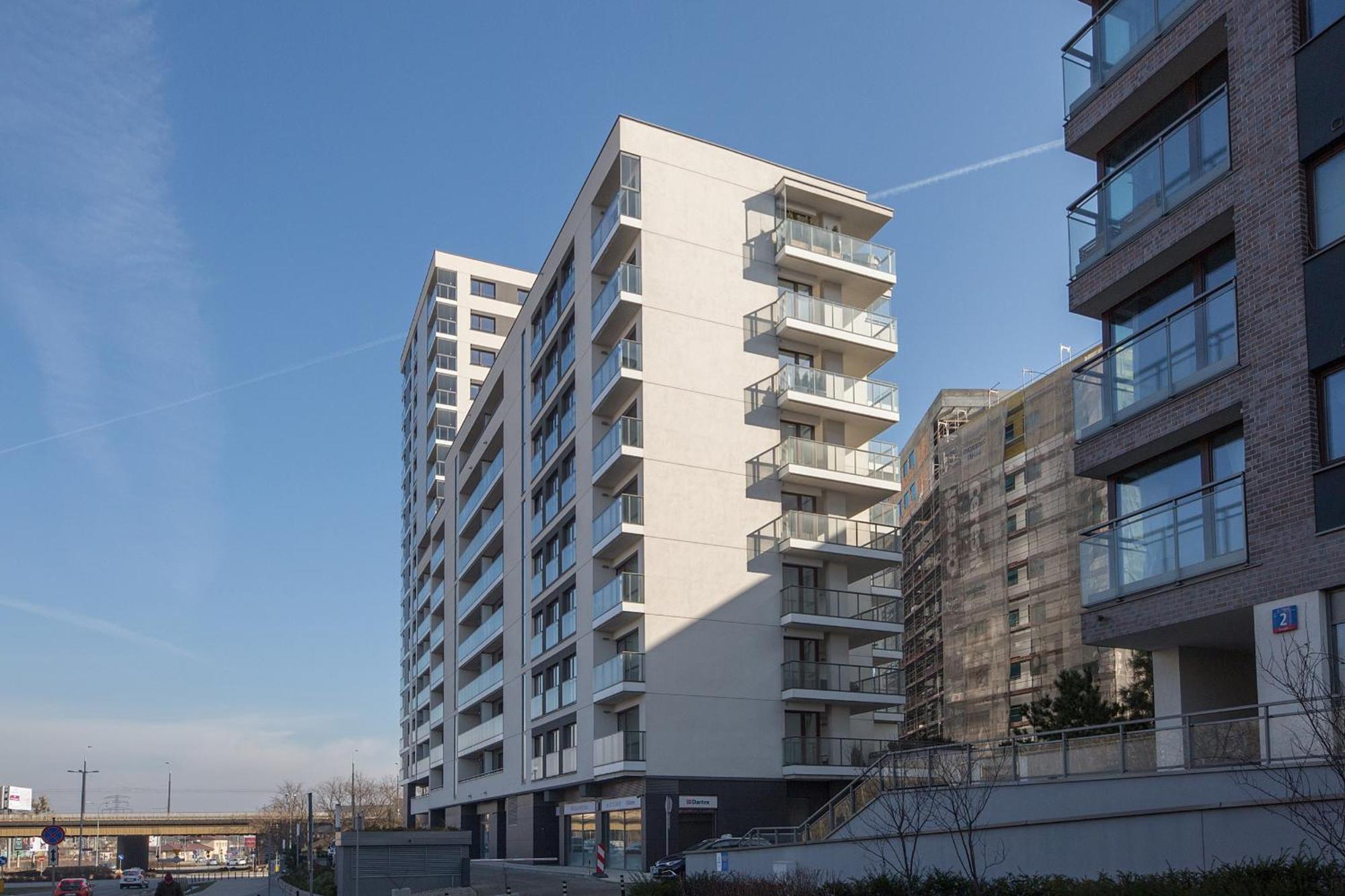 Apartment High Standard Close To The Center/free Parking. *